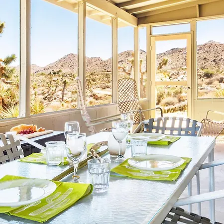 Joshua Tree Dream Weaver Hot Tub & National Park